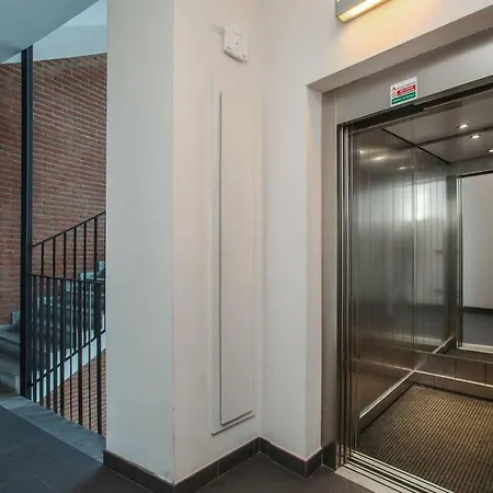 Lägenhet Stazione - Nuovo E Moderno Appartamento. Milano