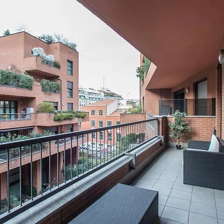 Stazione - Nuovo E Moderno Appartamento. Milano