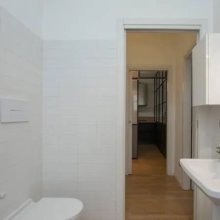 Stazione - Nuovo E Moderno Appartamento. Apartamento Milán